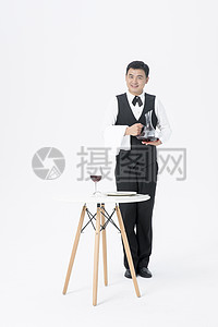 宴会上的男服务生倒红酒的摄影艺术 如何捕捉极致瞬间